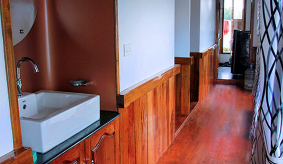 houseboat